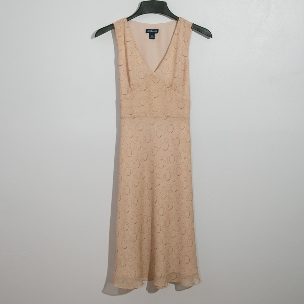 ANN TAYLOR Sleeveless V neck dress